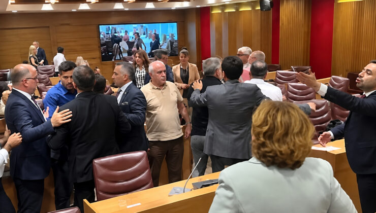 Bahçelievler Belediye Meclisinde 15 Temmuz tartışması kavgaya dönüştü