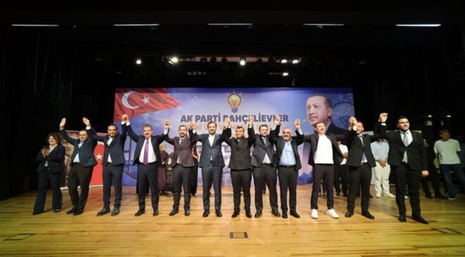 Bahçelievler’de meclis çoğunluğu el değiştirdi! 3 meclis üyesi CHP’den AK Parti’ye geçti