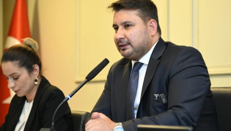 AK Parti’ye geçen başkandan dikkat çeken çıkış! Mansur Yavaş’a övgü, geçmişe eleştiri