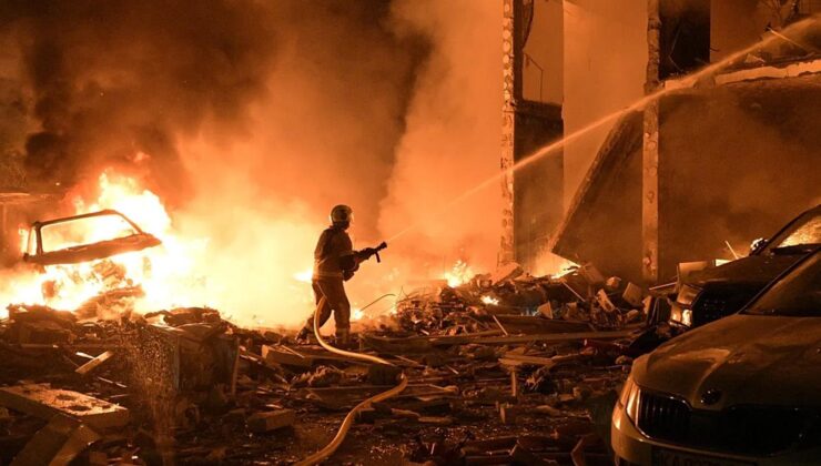 Rusya’nın Kiev’e düzenlediği hava saldırısında 2 kişi öldü, 10 kişi yaralandı
