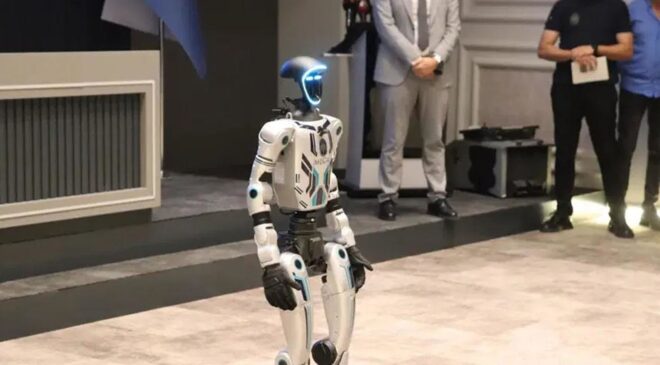 Melikgazi Belediyesi’nde insansı robot göreve başladı