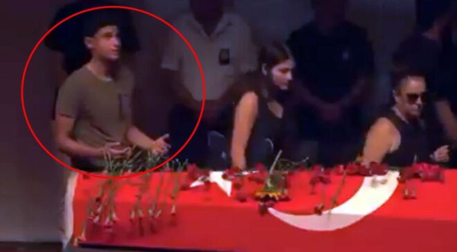 Cenazede herkes geçip giderken tabutu başında dua eden o genç kim?