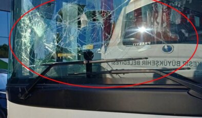 Daha ilk maçtan bu yapılır mı? Birkaç saat arayla iki farklı takım taraftarıyla arbede yaşadılar