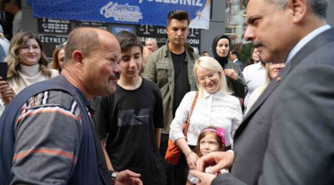 ‘Cin Fatih’ Bakan’ın yolunu kesti! Verdiği anlamlı hediye dikkat çekti