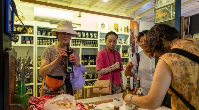 Çinli Turistlerin Çanakkale’deki yeni gözdesi zeytinyağı oldu