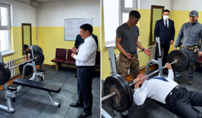 Moğolistan Cumhurbaşkanı’ndan spor salonunda şov: 90 kiloyla 20 tekrar yaptı