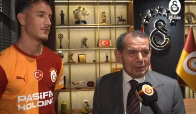 Dursun Özbek konuşurken Deniz Gül’ün yaptığı tepki çekti: Başkanın yanında hoş değil