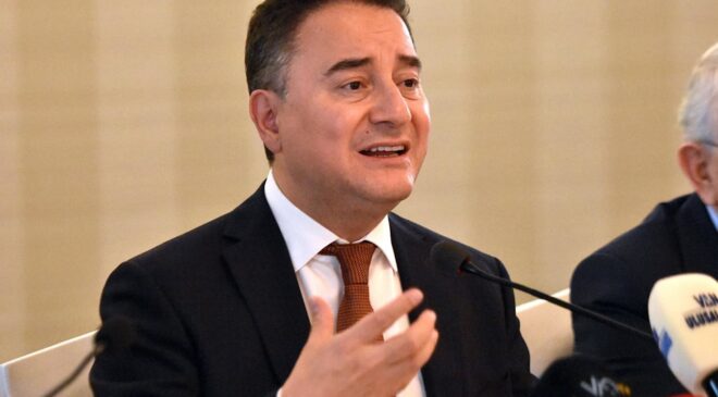 Babacan’dan Davutoğlu’na destek: Soruşturma ifade özgürlüğüne müdahale
