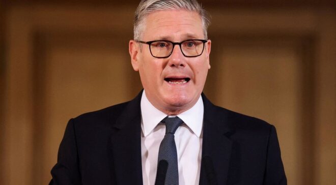 İngiltere’nin eski başbakanı Keir Starmer milletvekilliğinden de istifa etti