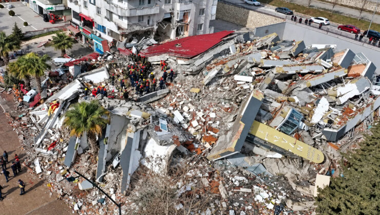 Ezgi Apartmanı davasında 12. duruşma görülüyor, yakınlar 35 kişi için adalet istiyor