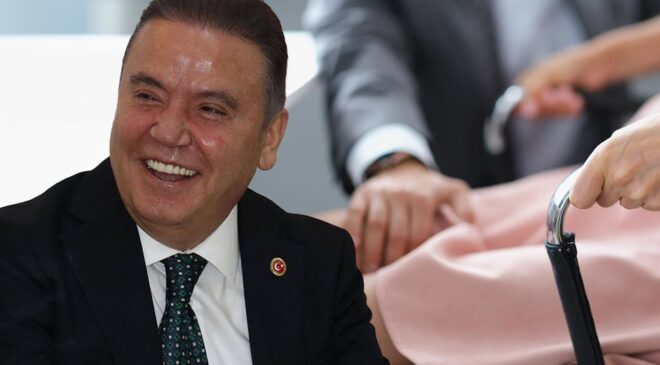 Muhittin Böcek’le ilgili gündemi sarsan ifade: “Keşke 16 yaşında olsan” diyordu