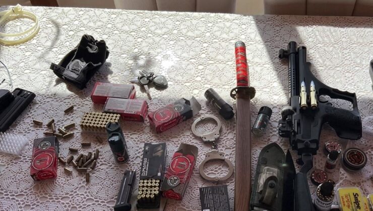 Ev sahibi çifti öldüren kiracının evinden çok sayıda silah çıktı