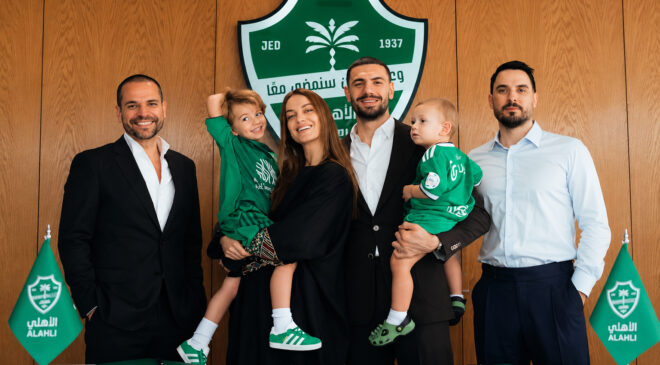 Merih Demiral’ın eşinden kafa karıştıran hamle: Tek kalemde soyadını kaldırdı