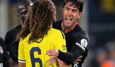 Derbide Vlahovic’ten olay hareket! Fenerbahçe taraftarı delirdi