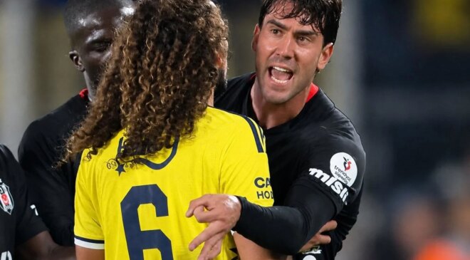Derbide Vlahovic’ten olay hareket! Fenerbahçe taraftarı delirdi