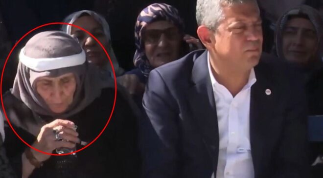 Vatandaş okuyup üflediği suyu Özgür Özel’e içirdi