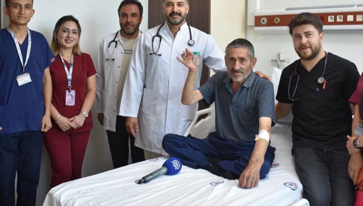Öksürük ve yutkunamama şikayetiyle gitti, akciğerinden çıkan doktorları bile şaşkına çevirdi