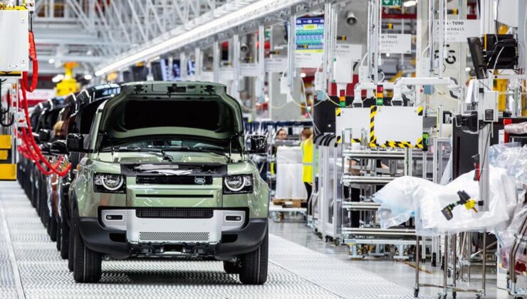 Otomotiv devi frene bastı! Land Rover 4 bin kişiyle yolları ayıracak