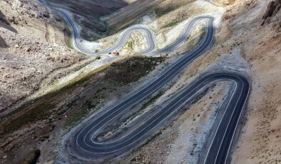 Saatler süren tehlikeli yol tarih oluyor