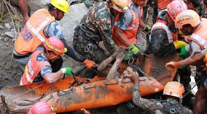 Nepal’de sel: Tünelde mahsur kalan 2 işçi 9 gün sonra kurtarıldı
