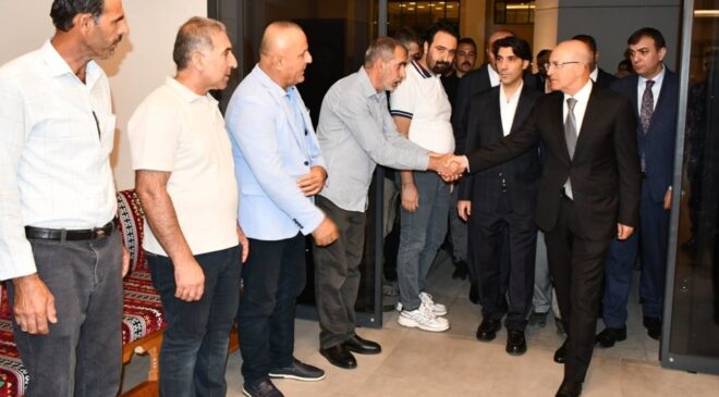 Bakan Şimşek, spor salonu yangınında hayatını kaybeden yeğeninin taziyesine katıldı
