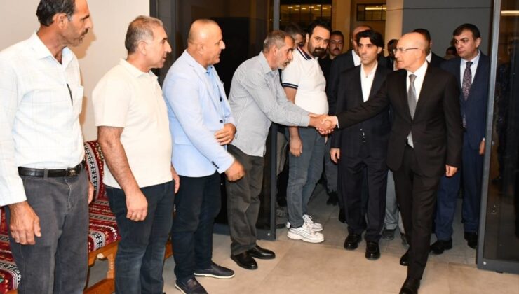 Bakan Şimşek, spor salonu yangınında hayatını kaybeden yeğeninin taziyesine katıldı
