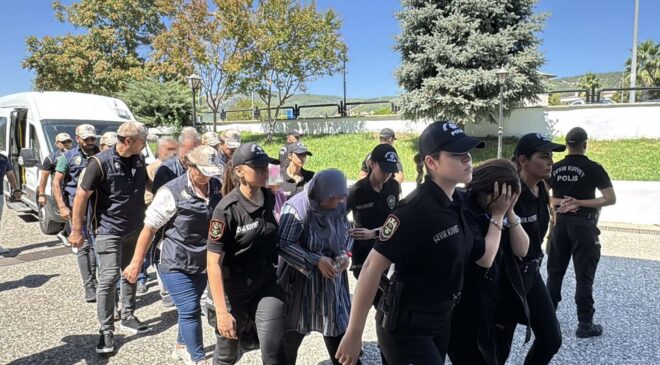 Cumhurbaşkanına suikast timindeki FETÖ’cü haine yardım iddiası! 10 şüpheli adliyede