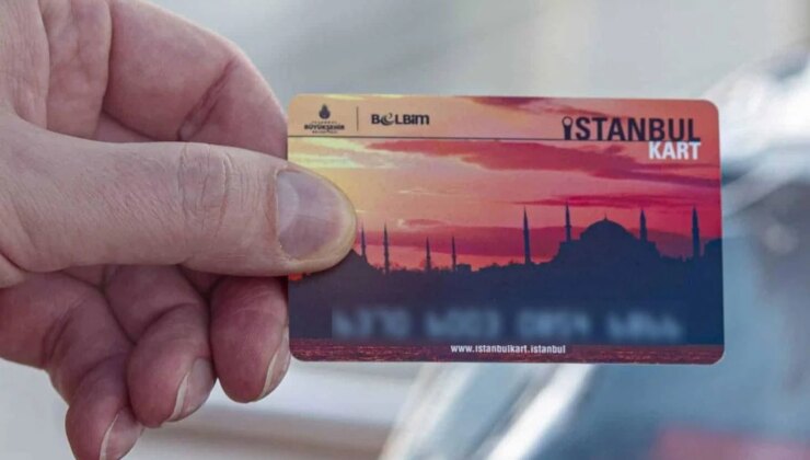 Beşiktaş’ın yıldızı İstanbul’u böyle keşfediyor! İETT’ye binip Taksim’e gitti