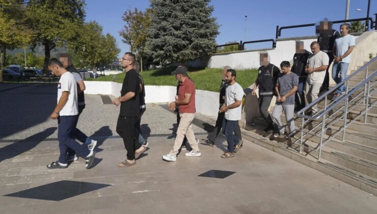 Tekneyle kaçacaklardı, kıskıvrak yakalandılar! 9 FETÖ şüphelisi ile kaptan adliyede
