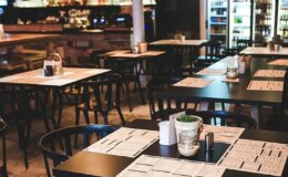 Türkiye’de de çok sayıda şubesi olan restoran zinciri satıldı, CEO istifa etti
