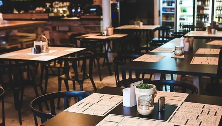 Türkiye’de de çok sayıda şubesi olan restoran zinciri satıldı, CEO istifa etti