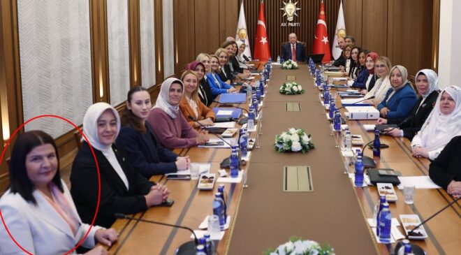 Telefonlarını kapattı, ardından bu kare geldi! CHP’li başkan Cumhurbaşkanı Erdoğan’ın toplantısında
