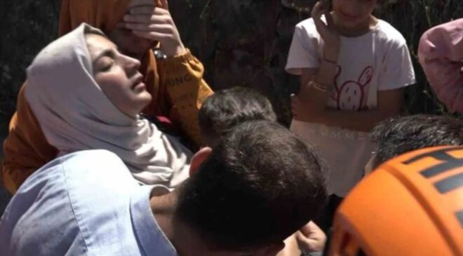 Kaybolan oğlunu yüreği ağzında bekledi! Karşısında görünce sevinçten bayıldı